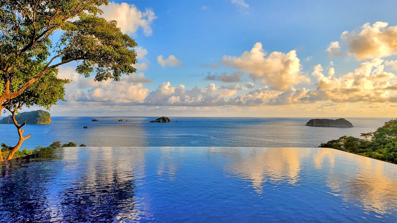 Walk to beach Vista Hermosa Estate Lucrative Contemporary Estate