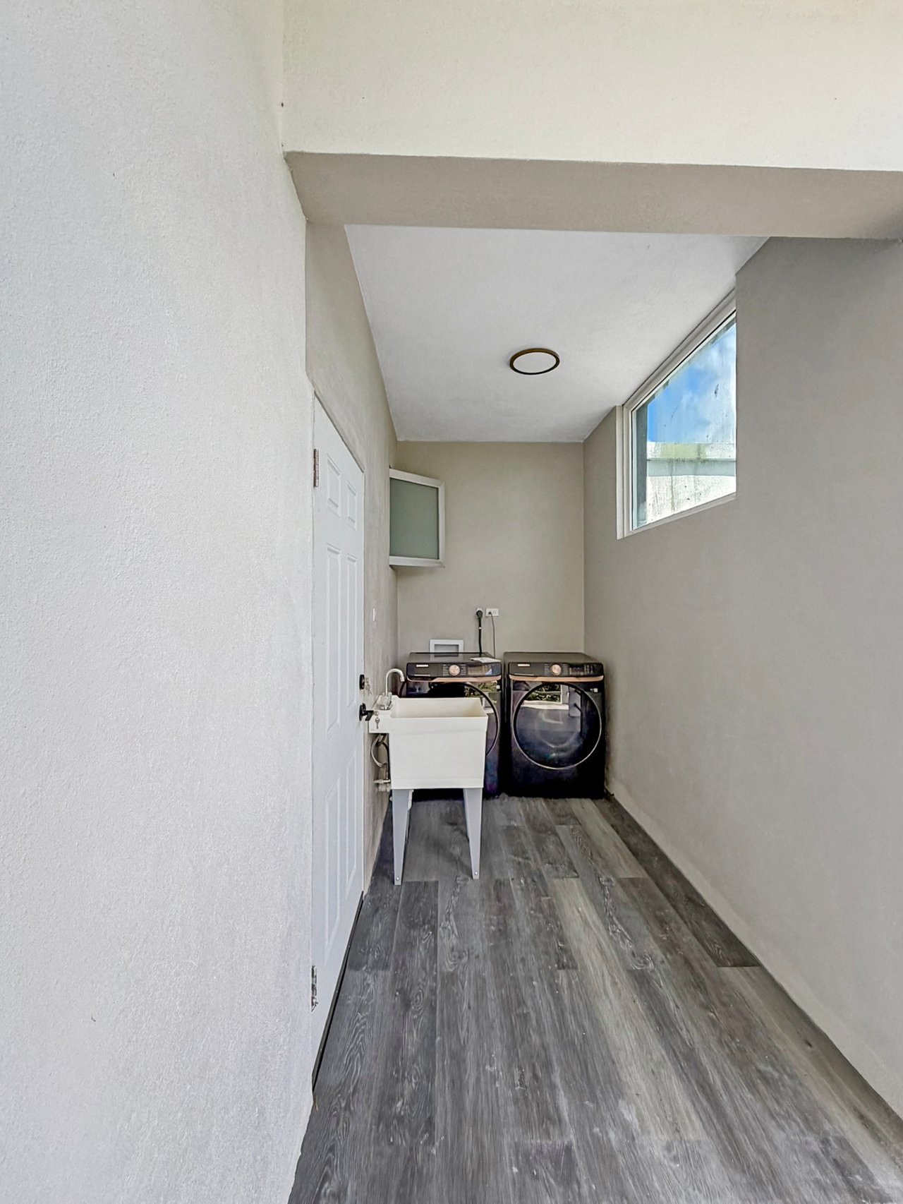 1118 Long Trench 1 Bedroom Apartment