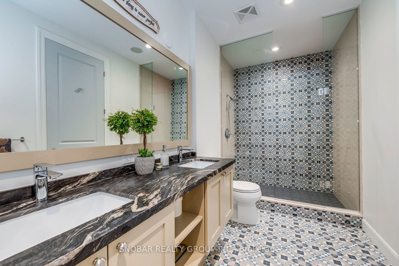 PAISLEY MODEL PENTHOUSE