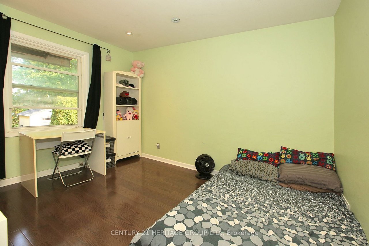  Beautifully Renovated Interior 