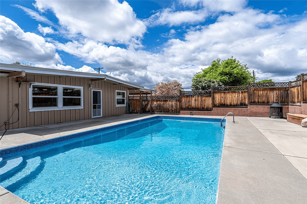 420 E Eli Avenue