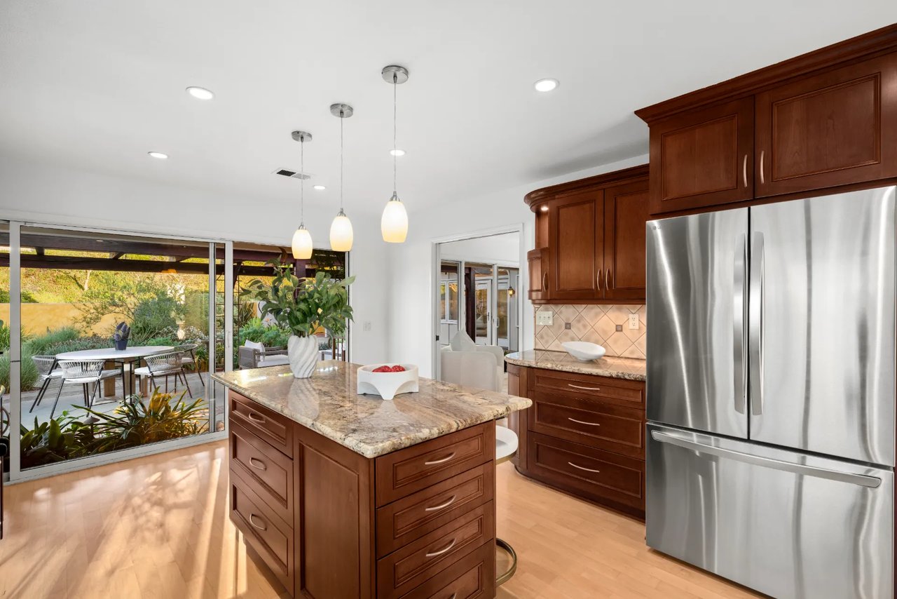 2421 Blackthorn Street