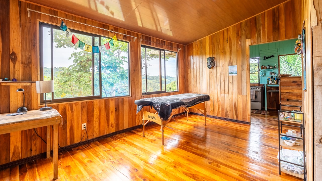 Mountain Home with Guest Cabin & Additional Building Site Near Nauyaca Waterfalls