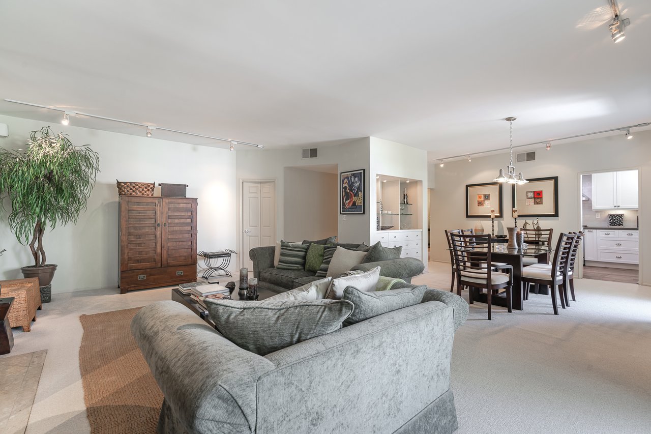 11322 Camarillo #201