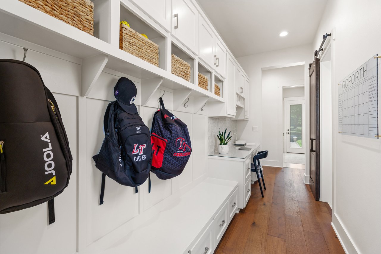 8325 Lakewood Ridge Cv
