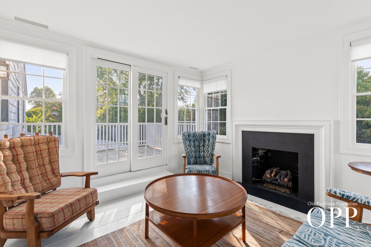 A REFINED BELLPORT RETREAT