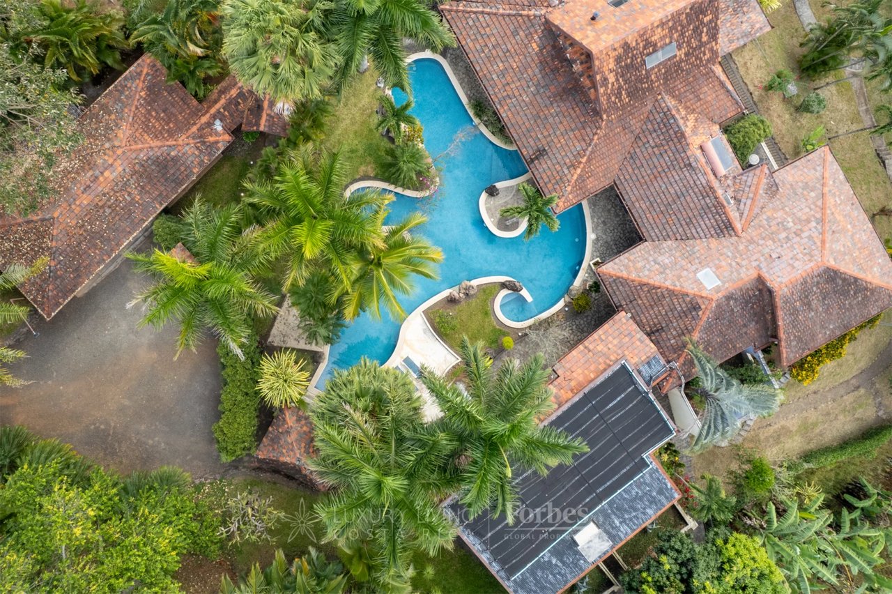 20875 - Villa Plumeria: Atenas, 3.8 Ha with Pool, Coffee Plantation & Views