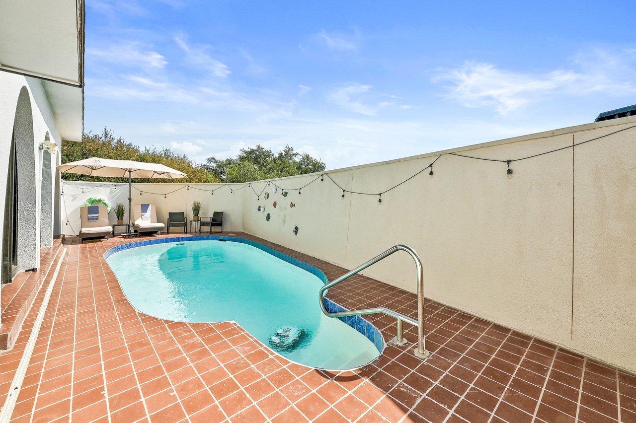 409 Seawind Lakeway
