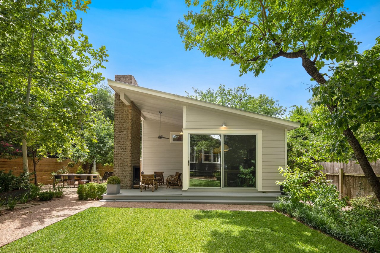 The Clarkesville Manor