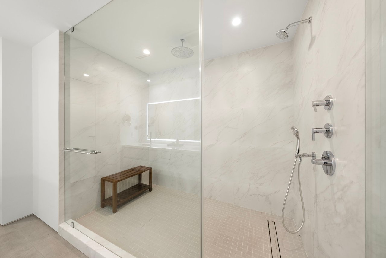 100 S Pointe Drive, Residence 1906/07