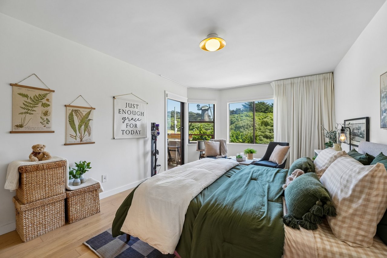 875 La Playa St