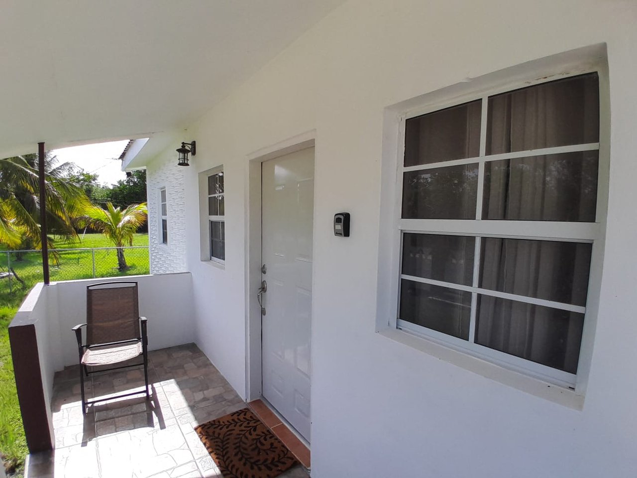 Suburban Comfort 2 bed 1 bath apartment