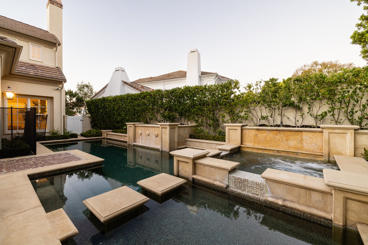 8 Gleneagles Drive