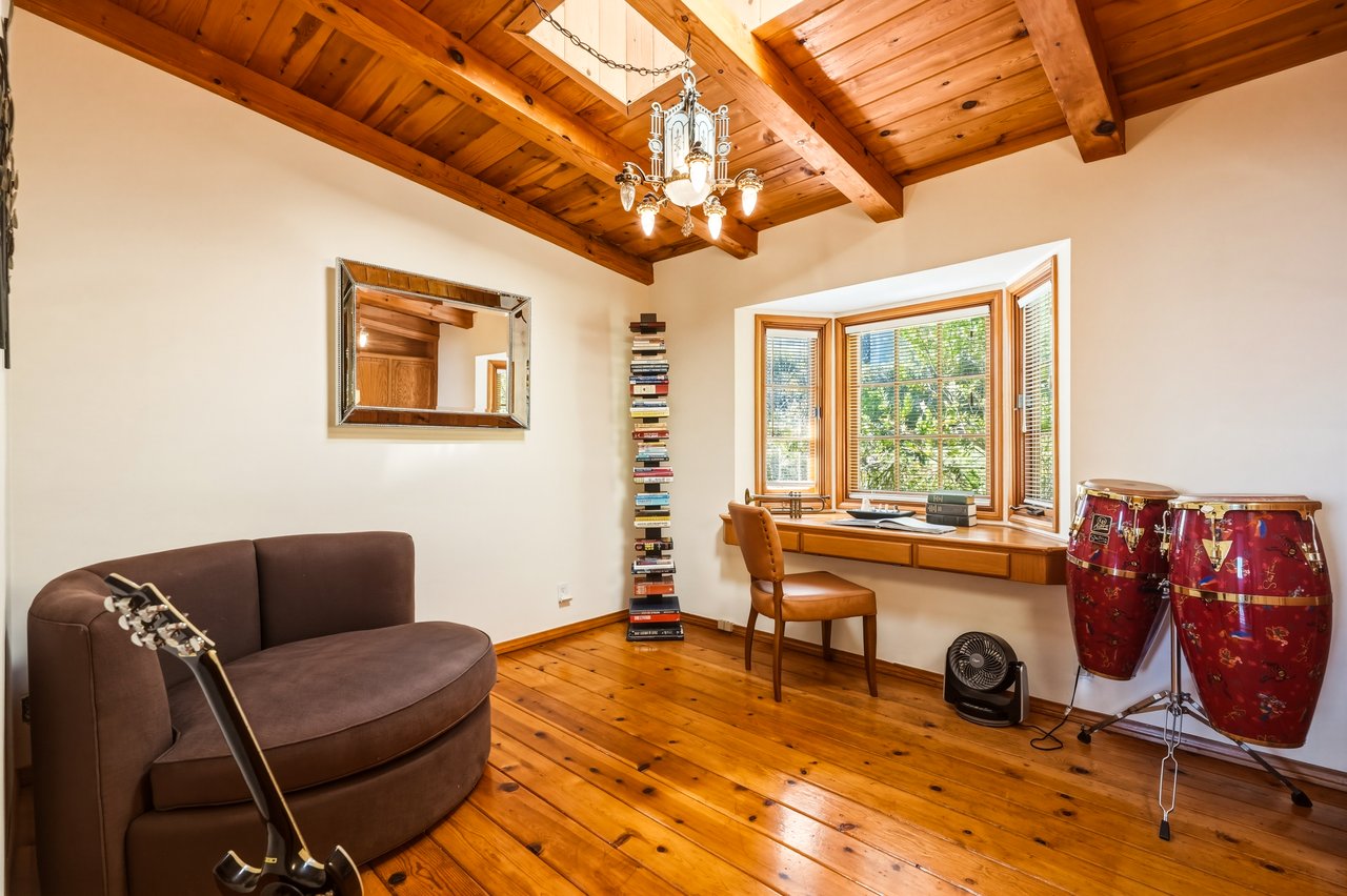 3400 Coast View Dr