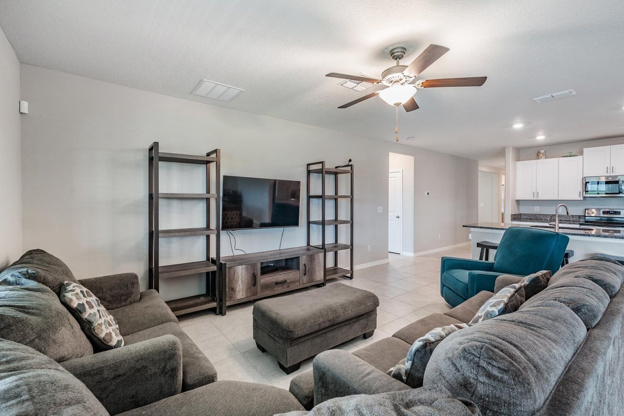 Solar-Powered Dream Home in Epperson Lagoon – 6 Beds + Florida Room!