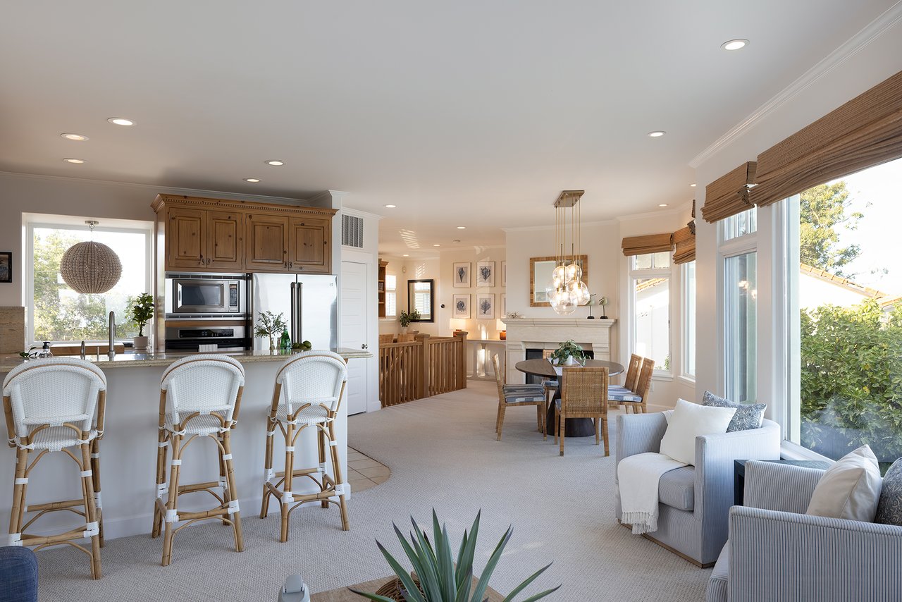 Capitola Oceanfront Retreat - 4840 Cliff Drive
