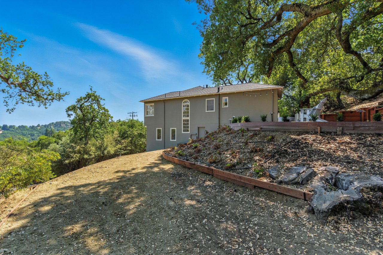 4 La Campana Rd