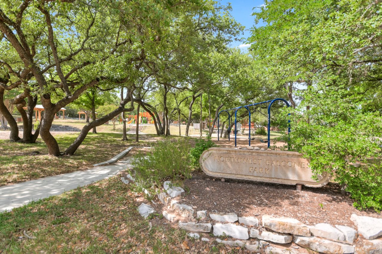 Golf Course Grandeur - 9112 Balcones Club Drive