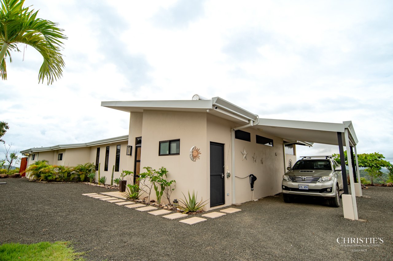 Toltec Estate & Casa Lunax Oceanview Investment Compound