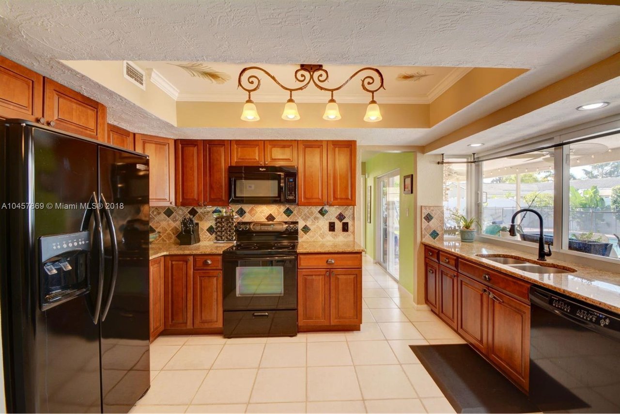 11290 NW 42nd St