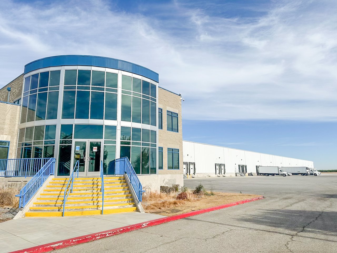 2121 S. Browning Rd. Large Wearhouse Opportunity