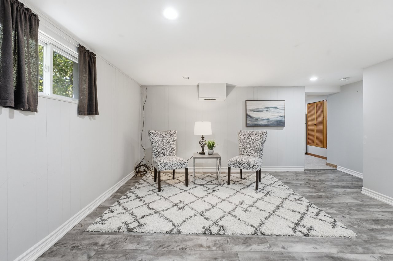 64 Eaglewood Blvd
