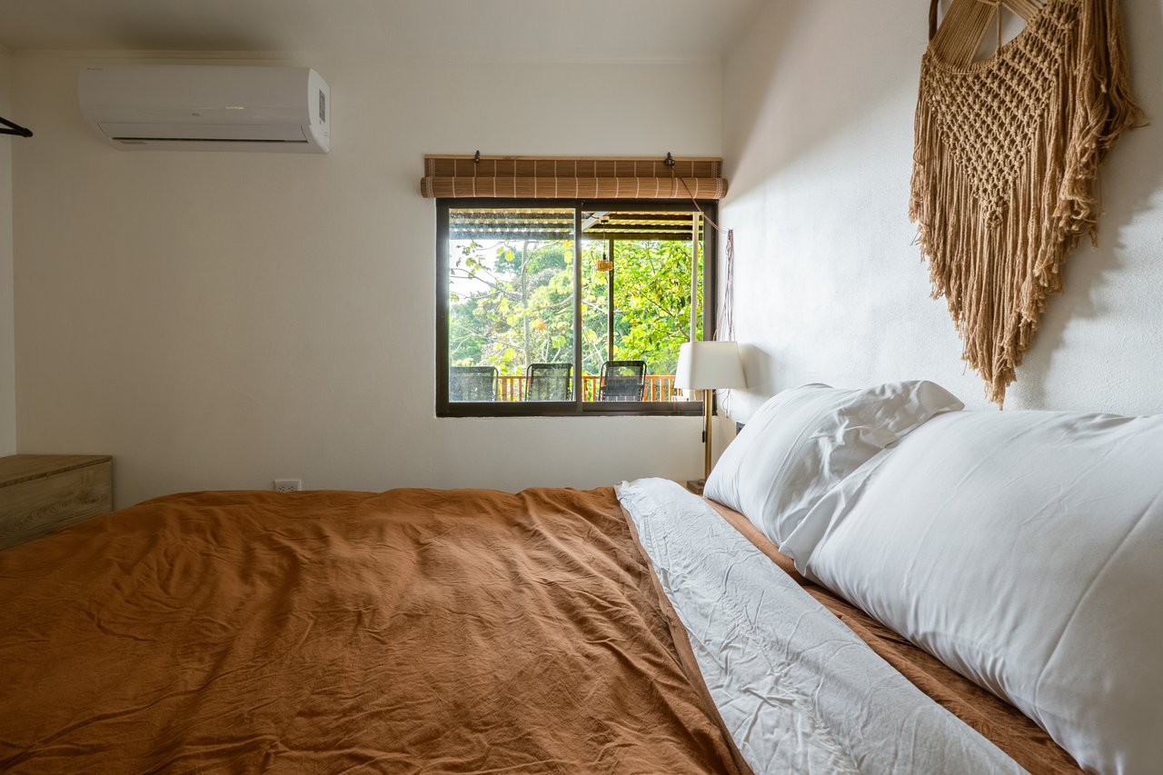 Ocean Peek Paradise Villa - 3 Bed - 1 Bath With a Pool in Hatillo