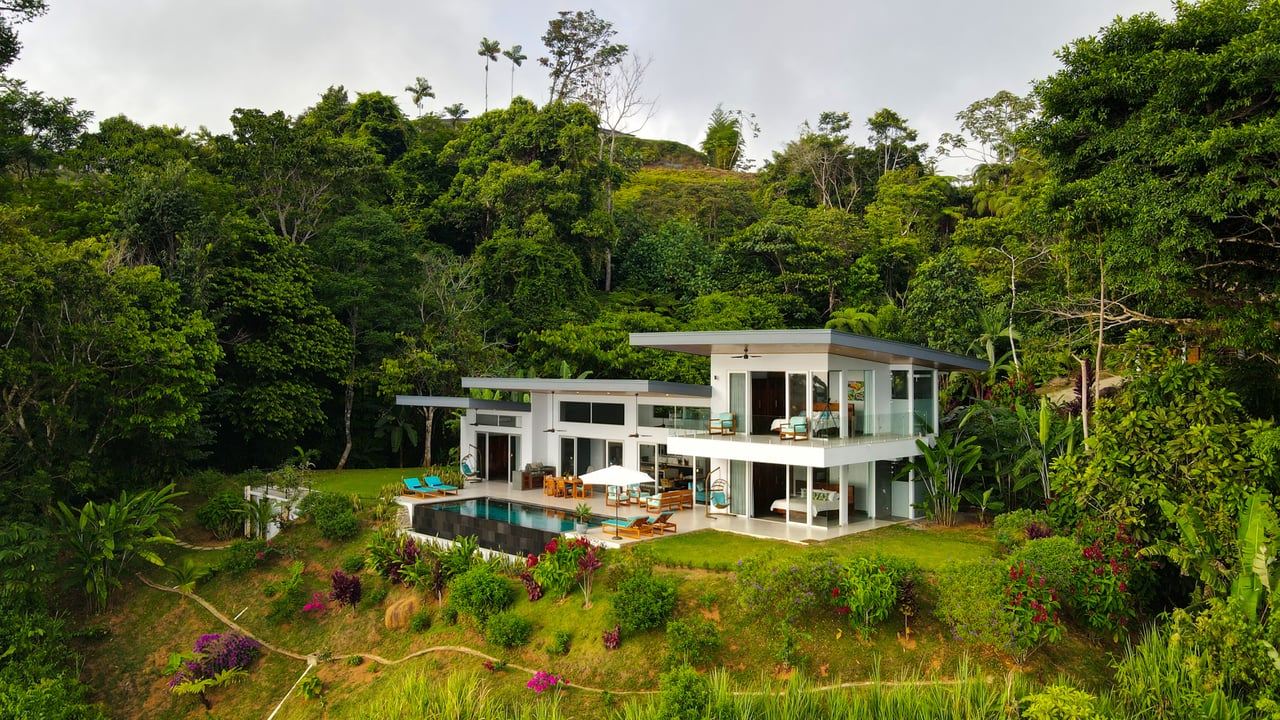 Modern House with Ocean view in Costa Verde Estates