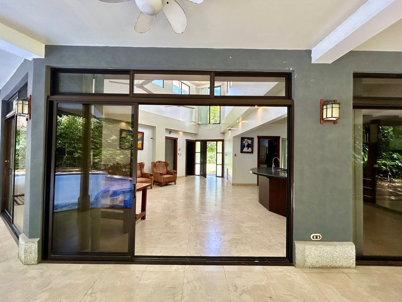 Fixer-Upper Home with an studio Office in Palmar Norte on a 4-Hectare Property