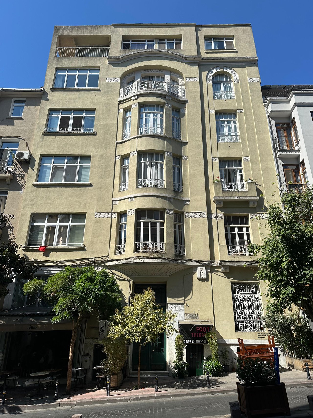 A 3+2 Cihangir flat in a Historical Apartment in Istanbul
