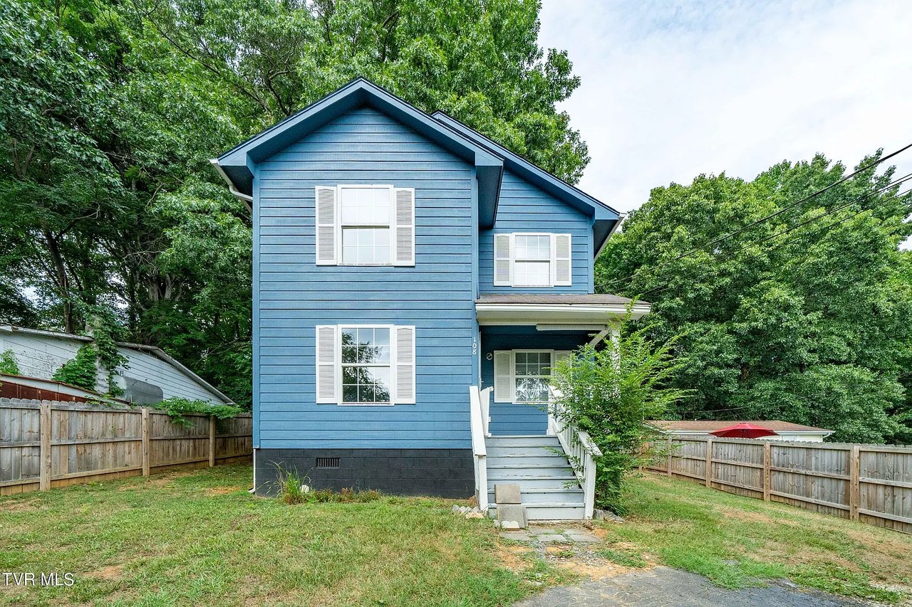 108 Cowan St