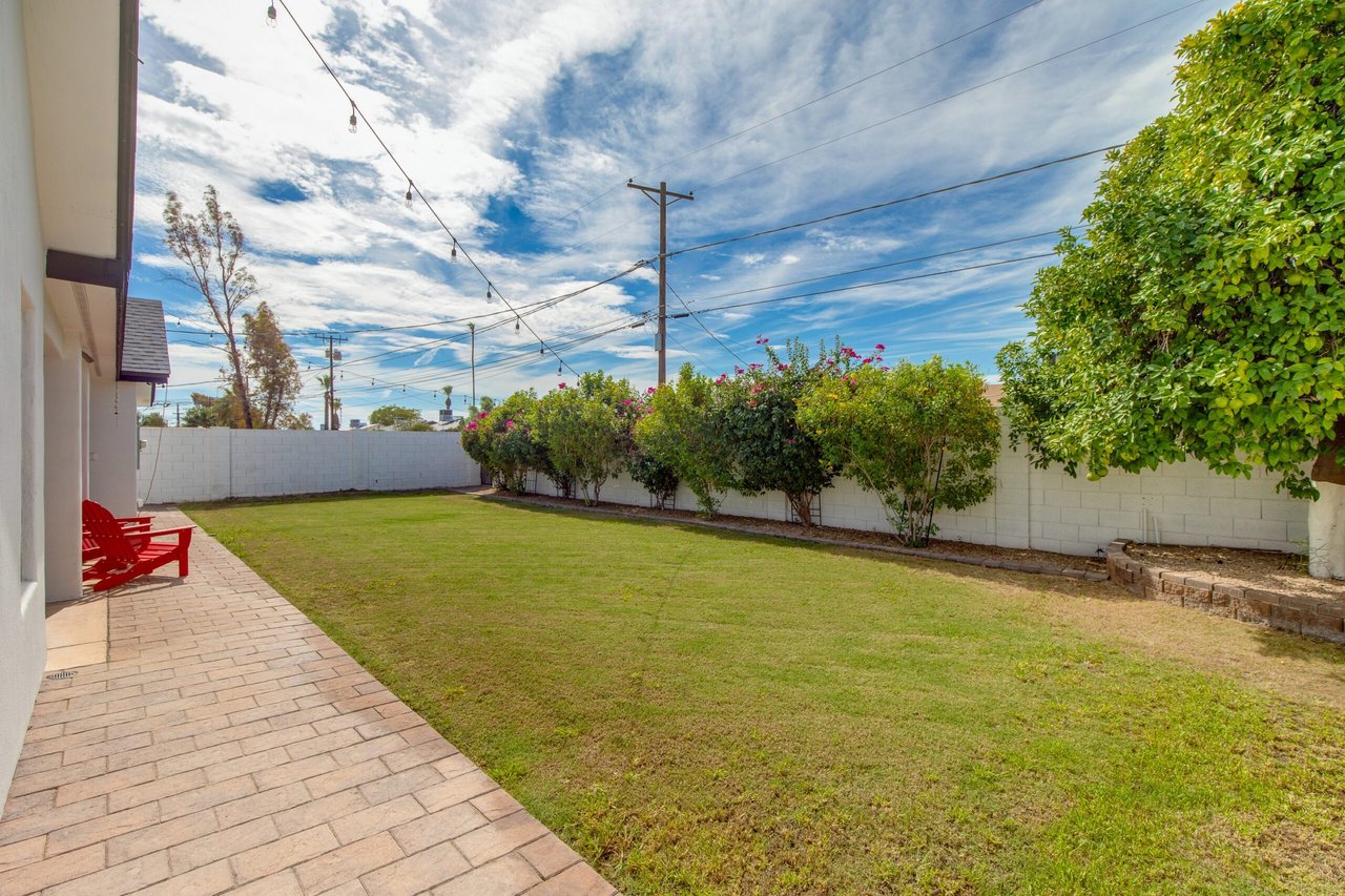 8043 E Clarendon Ave