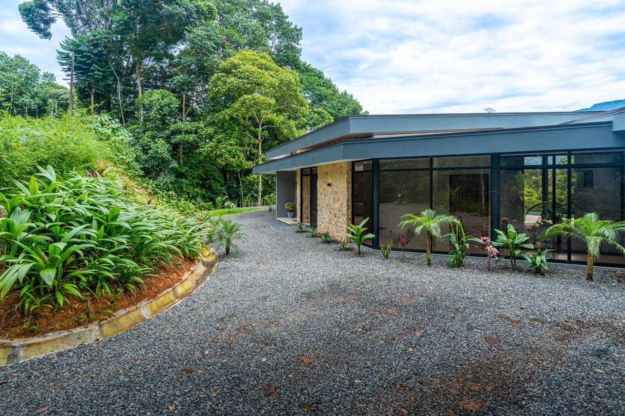 Ojochal Modern Jungle Home with Infinity Pool & Mountain Views