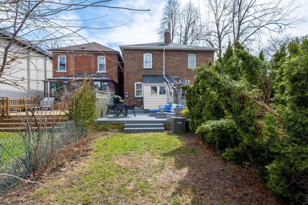 264 Manor Rd E