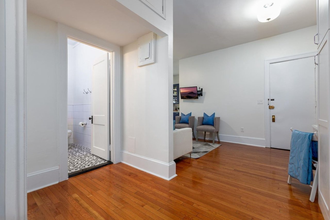 3039 Macomb St NW, Unit 18