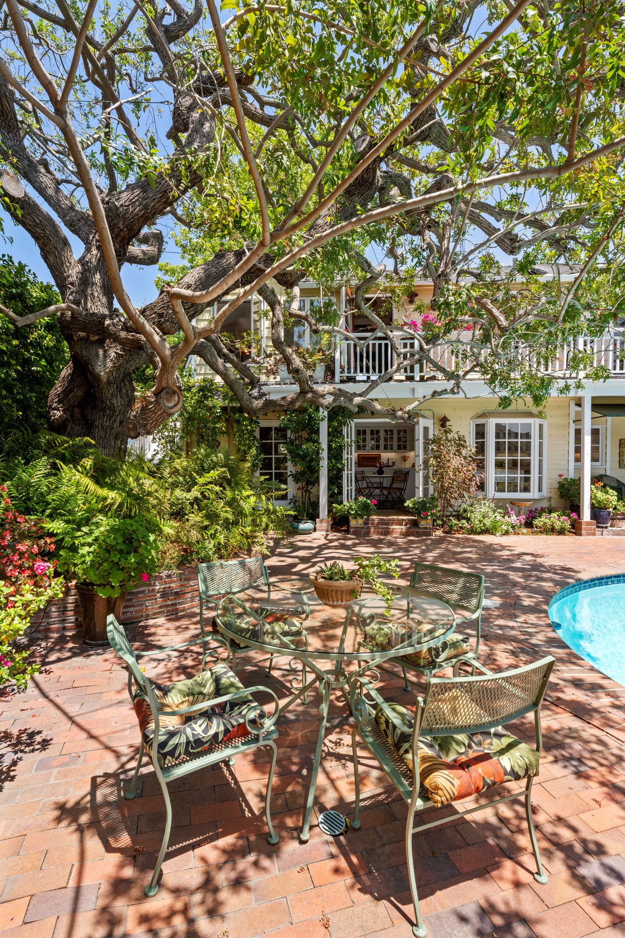 A Slice of Heaven in Lake Hollywood