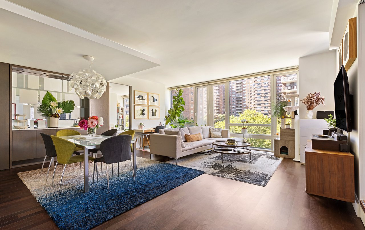 Chic Corner unit in Chelsea