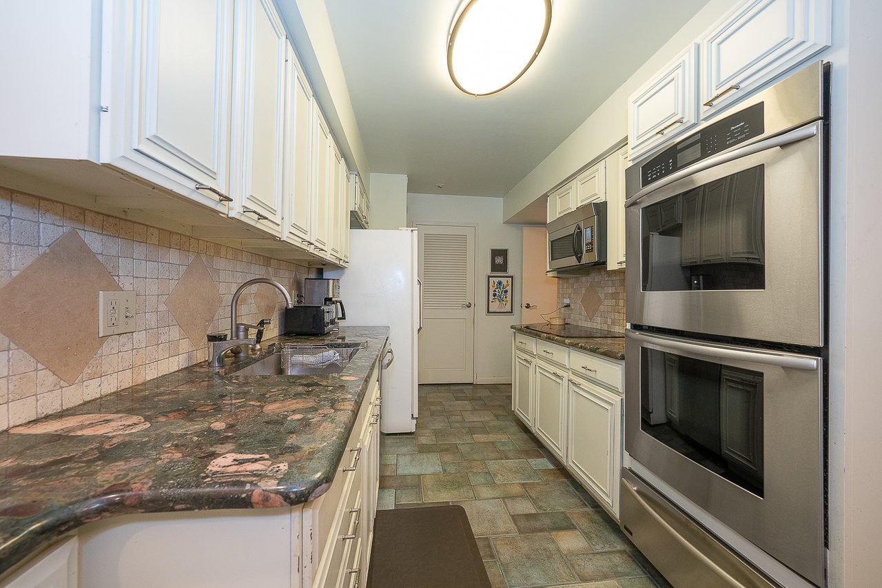 Price Improvement!!! Fab 3 bed 2.5 bath Main Line Condo