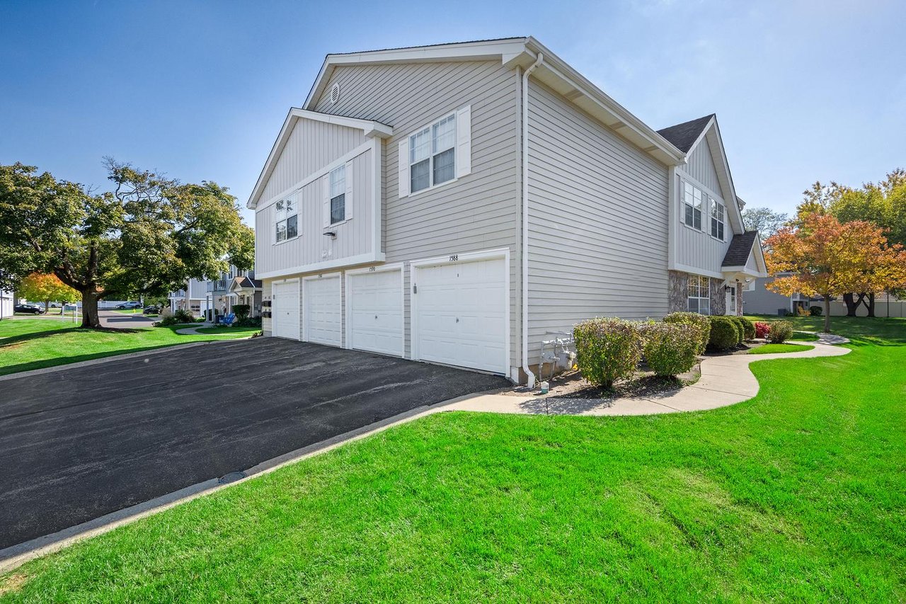 1588 Timber Trail Unit 23A, Wheaton IL | Trees of Wheaton Condo for Sale