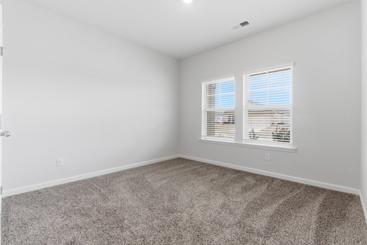 Beautiful Huntsville Home with Screened In Patio & Community Pool! 