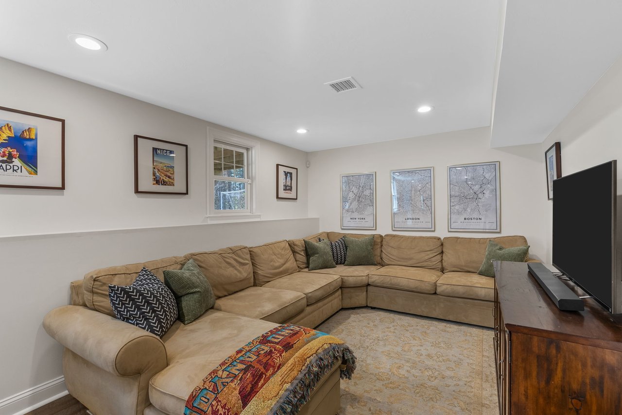 11 Lisa Ln Pembroke, MA 02359