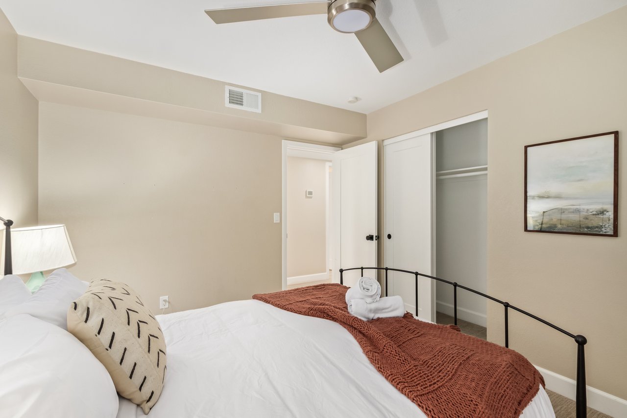 5839 E VOLTAIRE Avenue