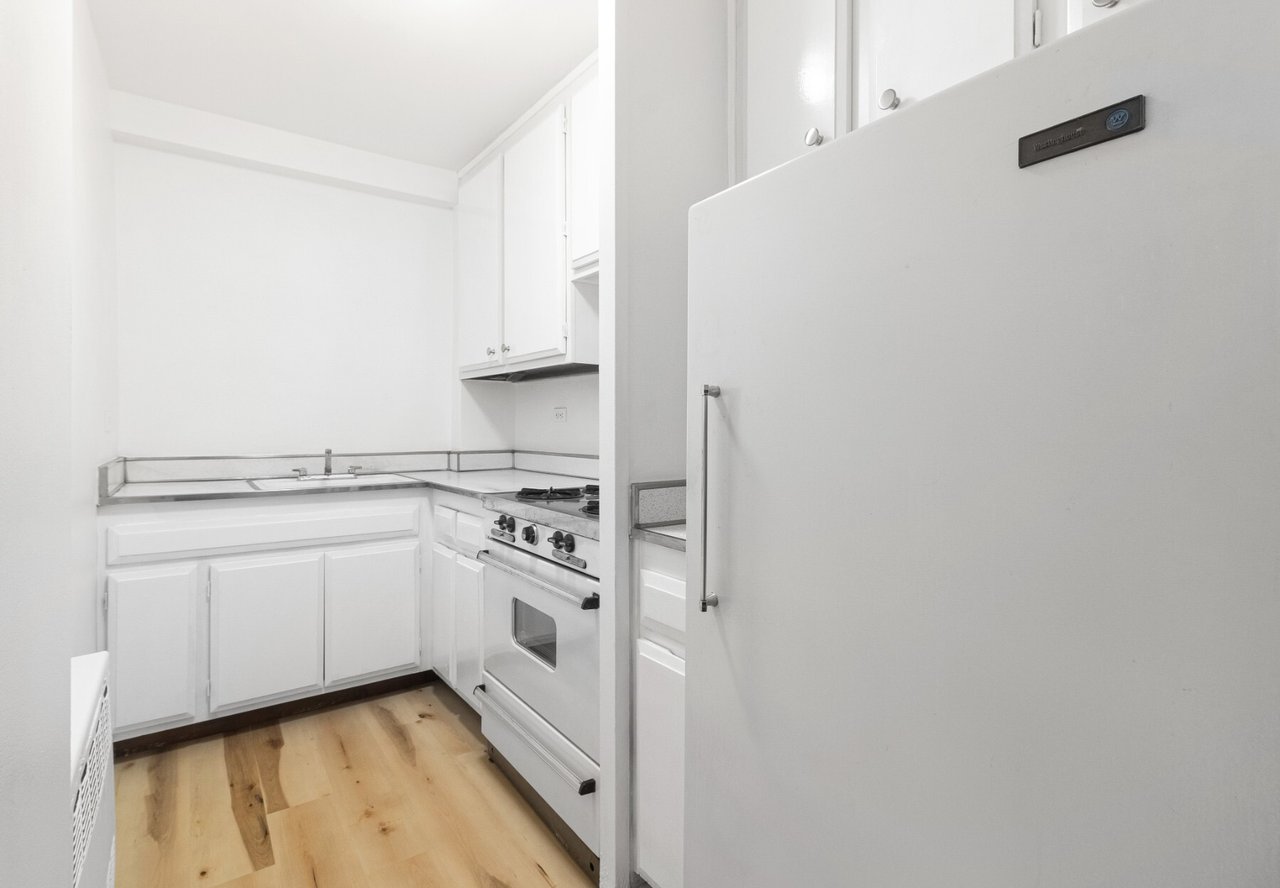 301 E 22nd Street 2R