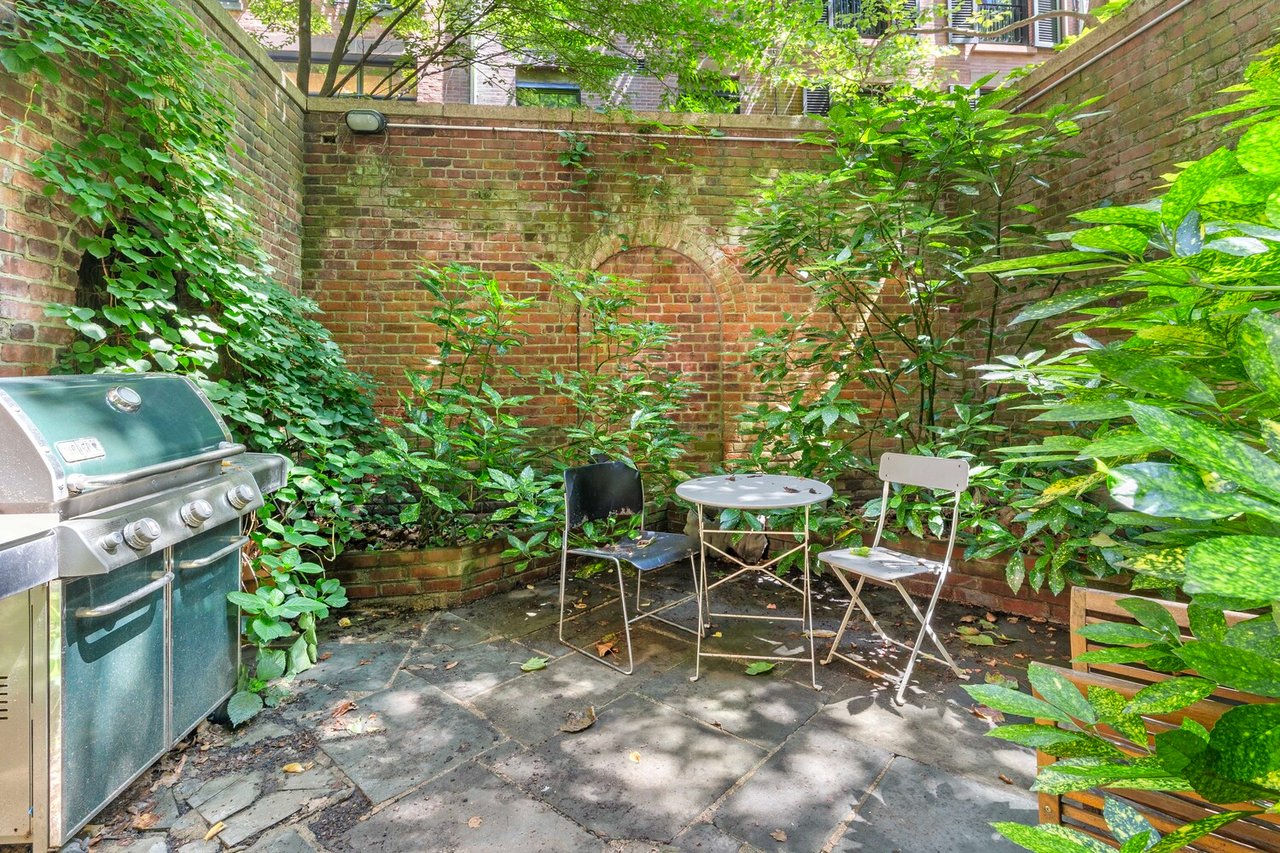 33 W 9TH Street