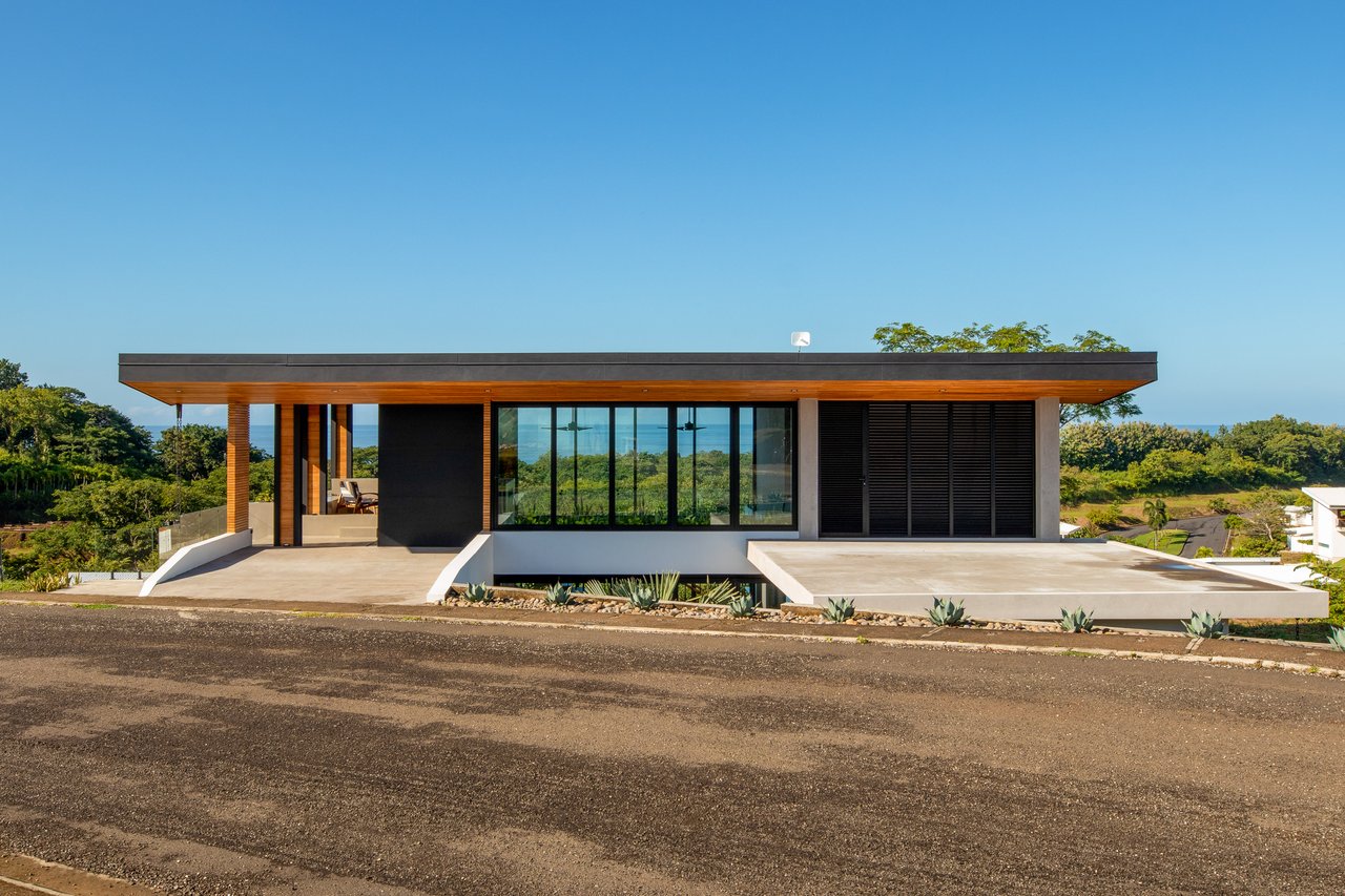 GARDEN HOUSE