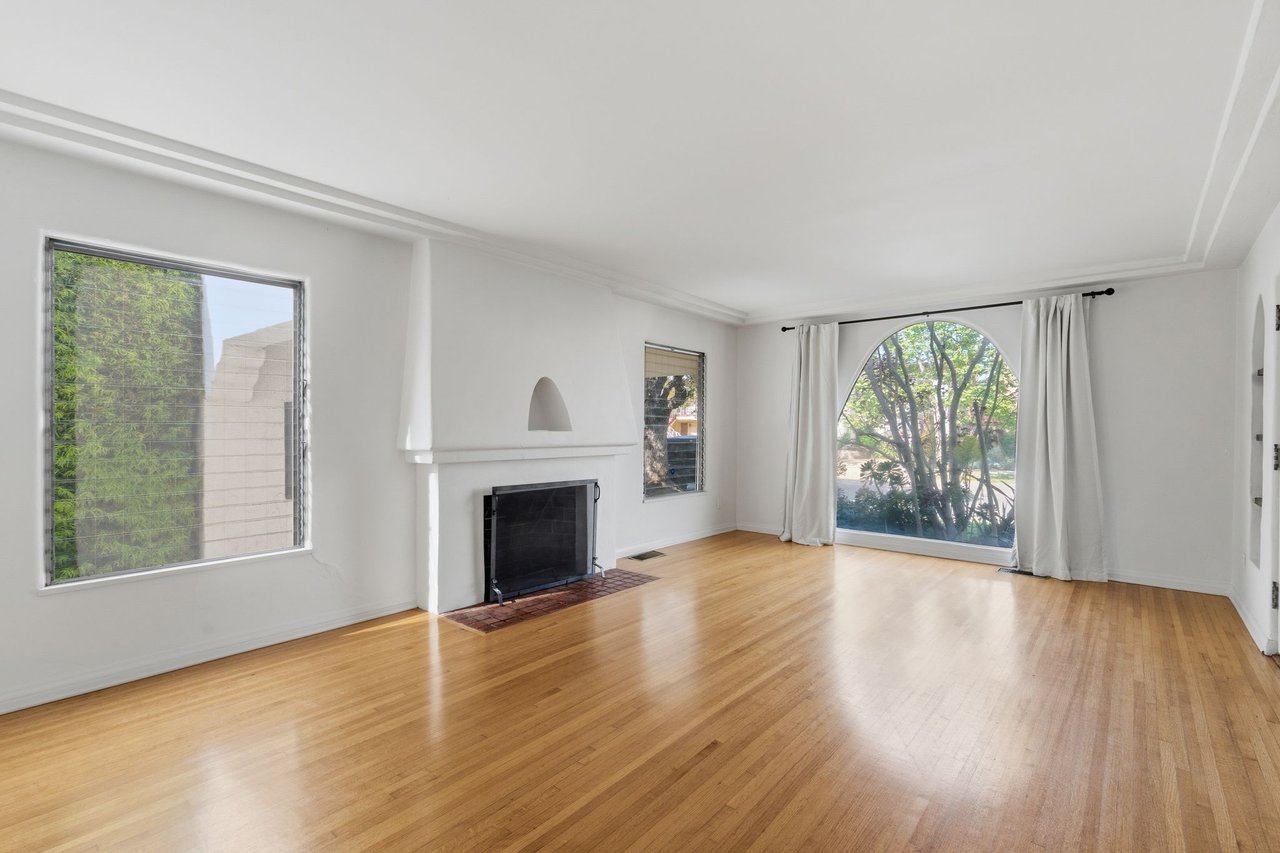 1042 S Crescent Heights