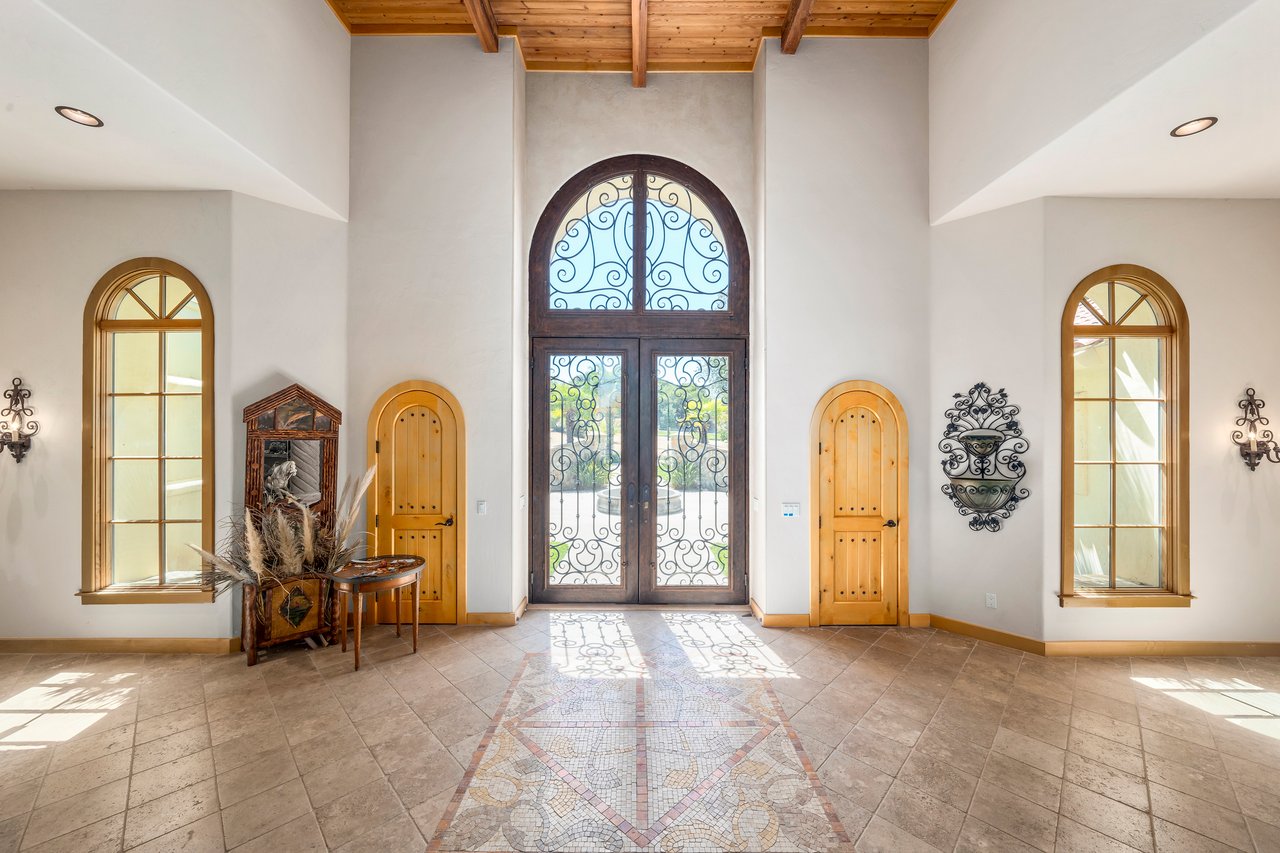 41290 Avenida Delores