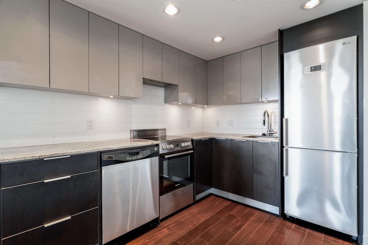 445 W 2nd Ave