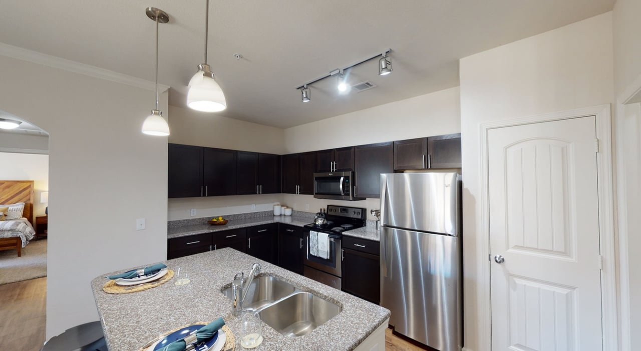 Beautiful 1/1 apartment home 20 minutes north of downtown!