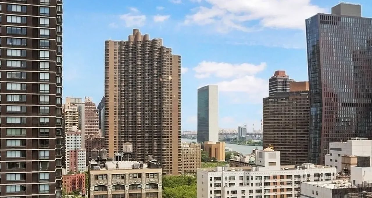 300 East 33rd Street Unit: 17H